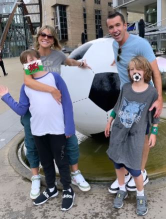 Axel Lee Mcelhenney with his parents Rob Mcelhenney and Kaitlin Olson and brother Leo Grey